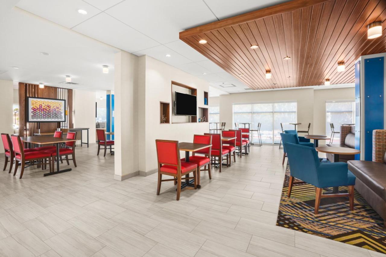 Holiday Inn Express & Suites - Suisun City By Ihg מראה חיצוני תמונה