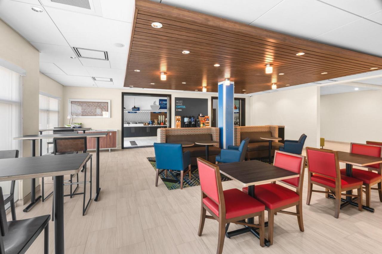 Holiday Inn Express & Suites - Suisun City By Ihg מראה חיצוני תמונה