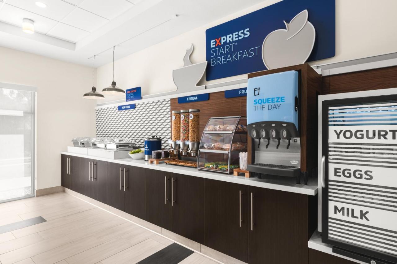 Holiday Inn Express & Suites - Suisun City By Ihg מראה חיצוני תמונה