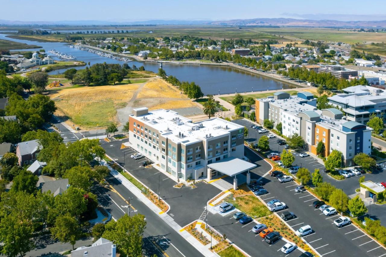 Holiday Inn Express & Suites - Suisun City By Ihg מראה חיצוני תמונה