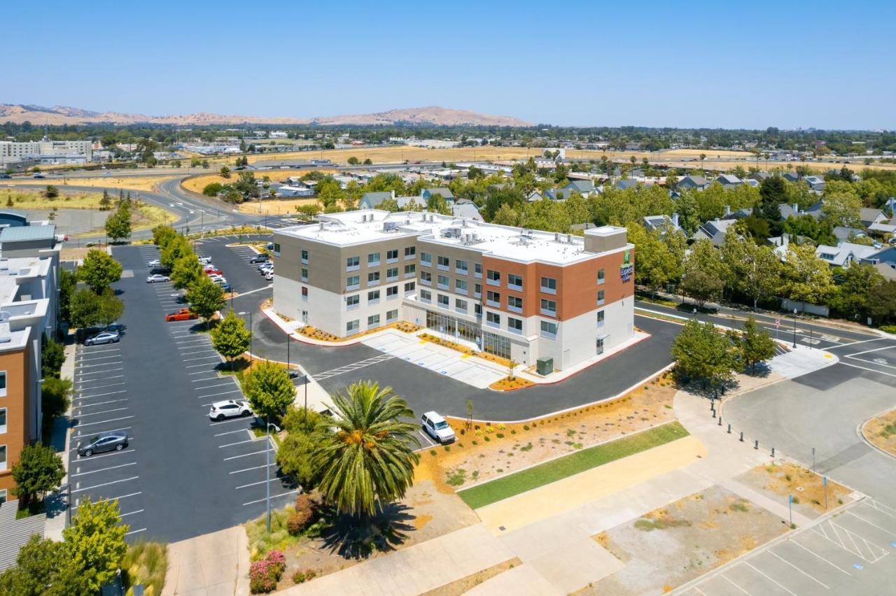 Holiday Inn Express & Suites - Suisun City By Ihg מראה חיצוני תמונה
