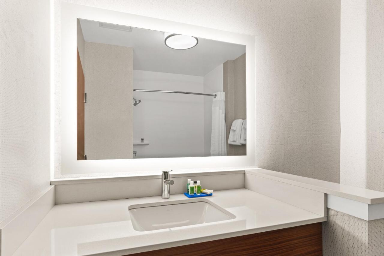 Holiday Inn Express & Suites - Suisun City By Ihg מראה חיצוני תמונה